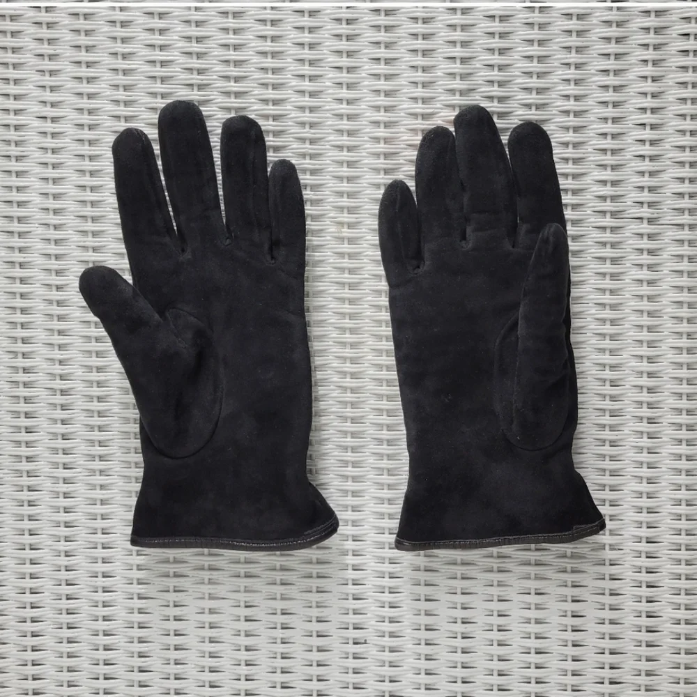 Isotoner Black Insulated Gloves with Textured Wristband